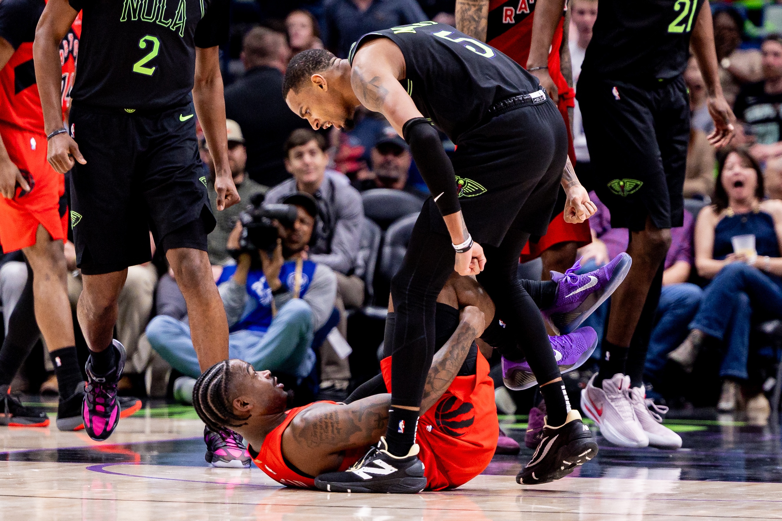 乐鱼官网-给老粉撒币！德章泰·穆雷回馈球迷 将挑选几人每人发5000刀！